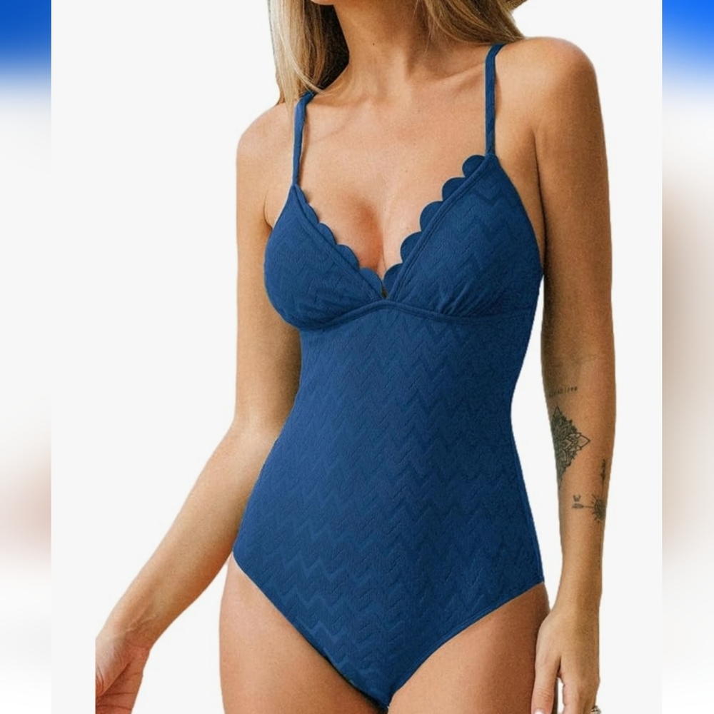 Cupshe Scalloped V-neck One Piece Swimsuit- navy